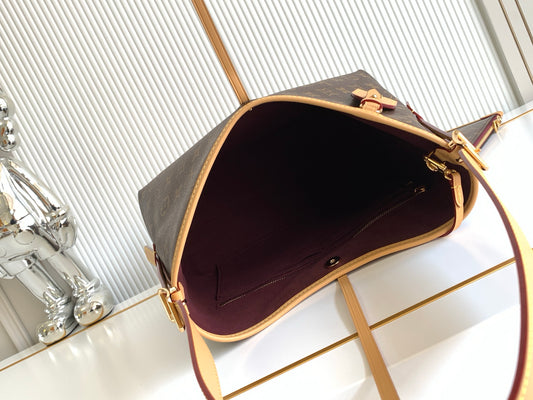 Louis Vuitton - Borsa CarryAll MM