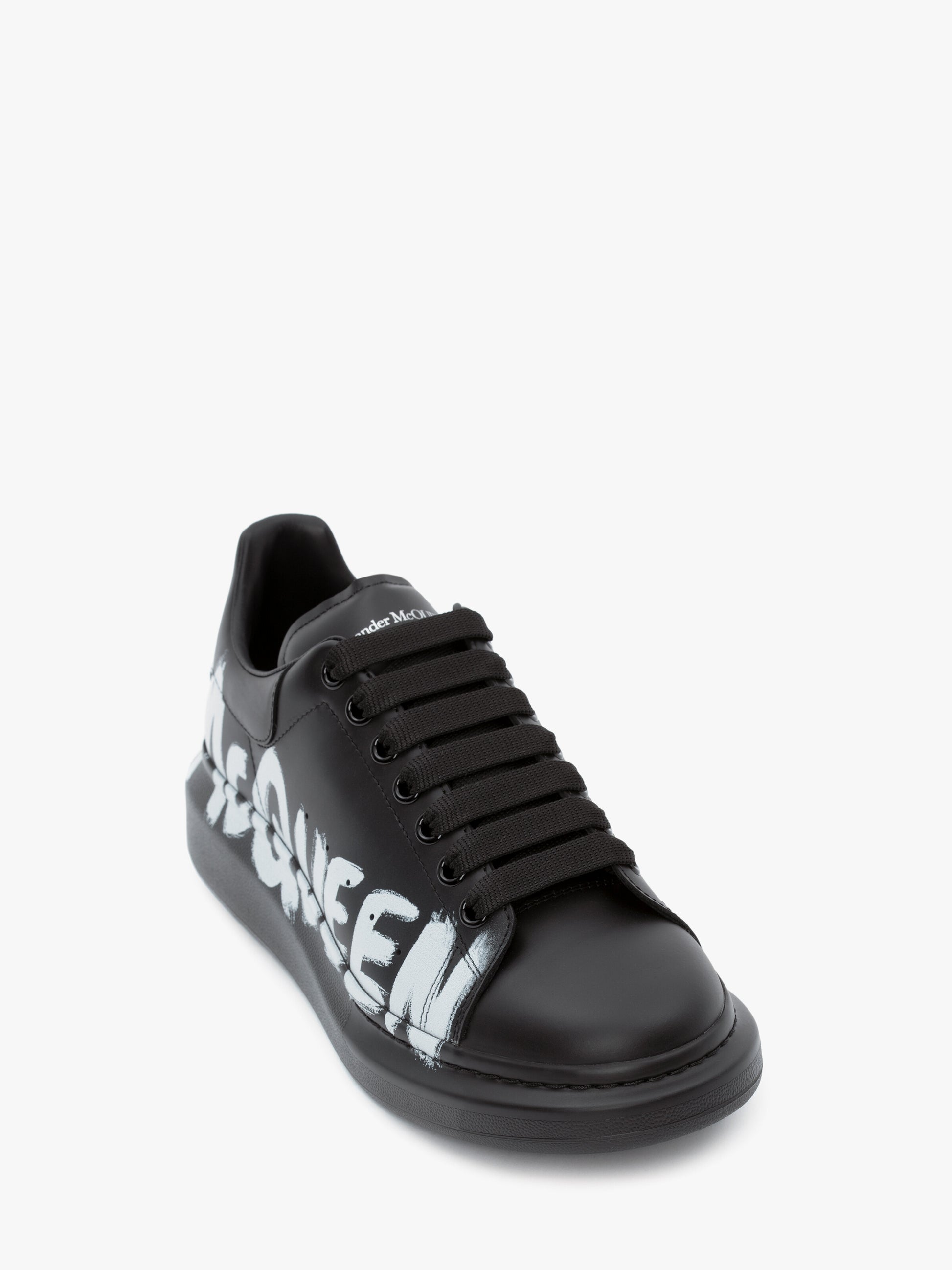 ALEXANDER McQUEEN - Sneaker Oversize McQueen Graffiti in Nero/bianco - IperShopNY