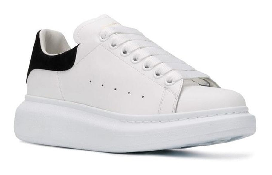 ALEXANDER McQUEEN - Sneakers Oversize in Bianco/nero Scamosciato - IperShopNY