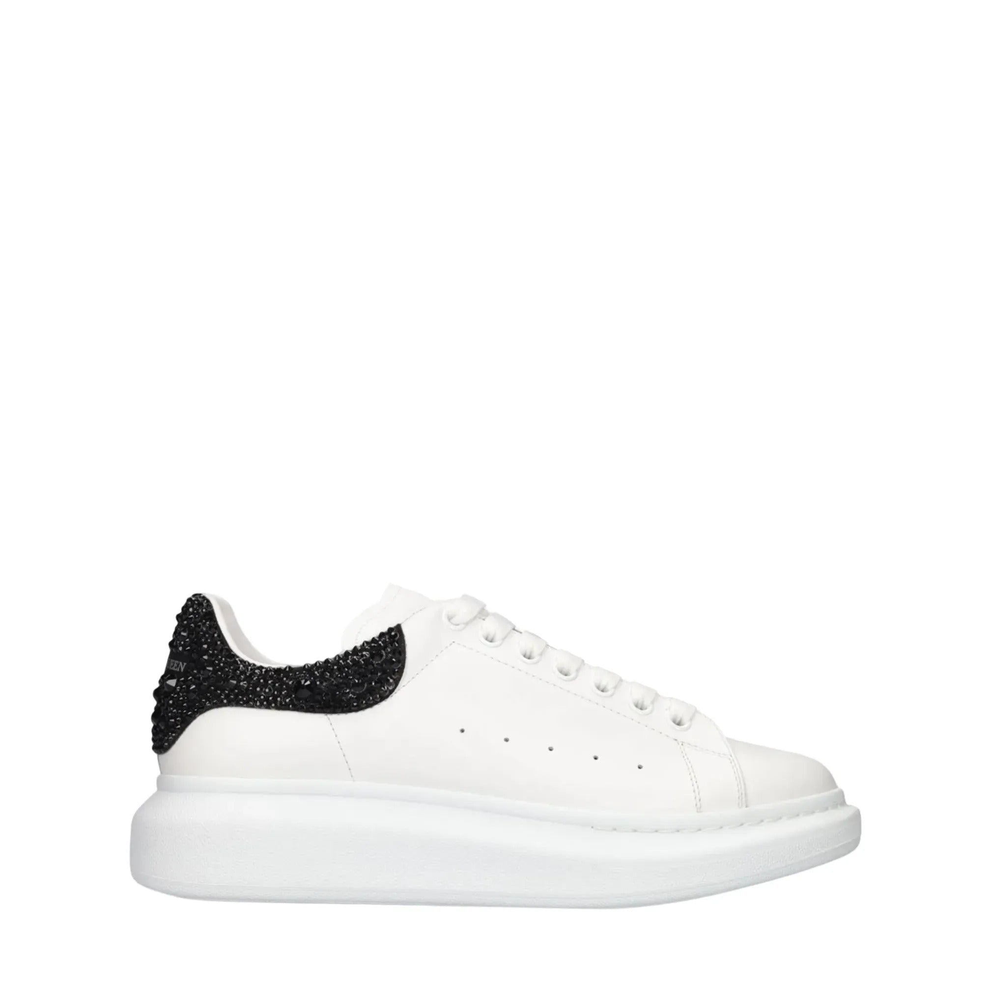 ALEXANDER McQUEEN - Sneaker Oversize in Bianco/Nero con cristalli