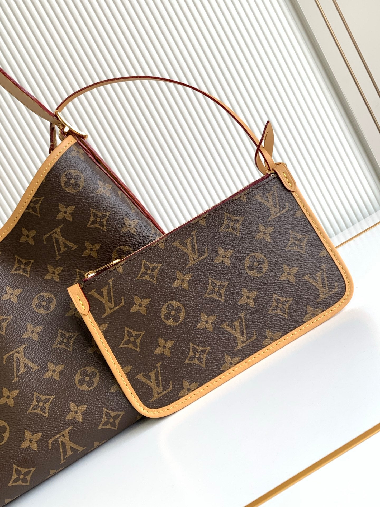 Louis Vuitton - Borsa CarryAll MM