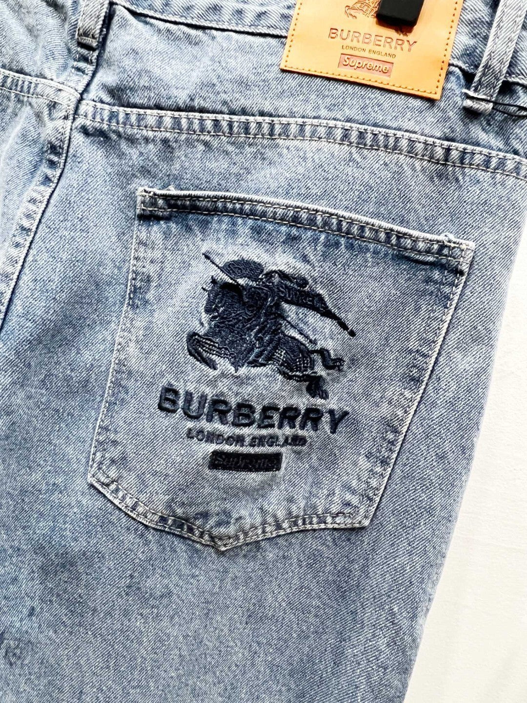 BURBERRY x SUPREME - Jeans in Denim