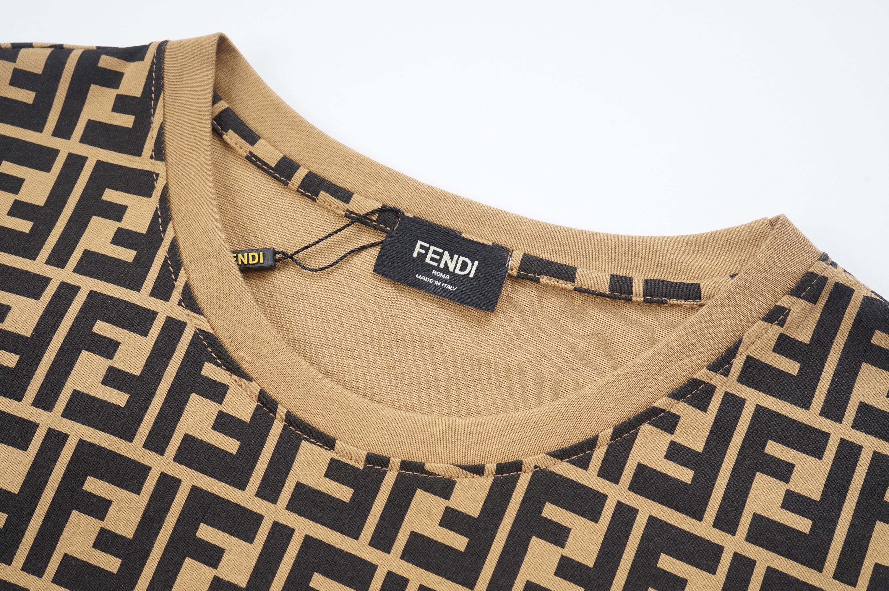 FENDI - T-Shirt in Cotone