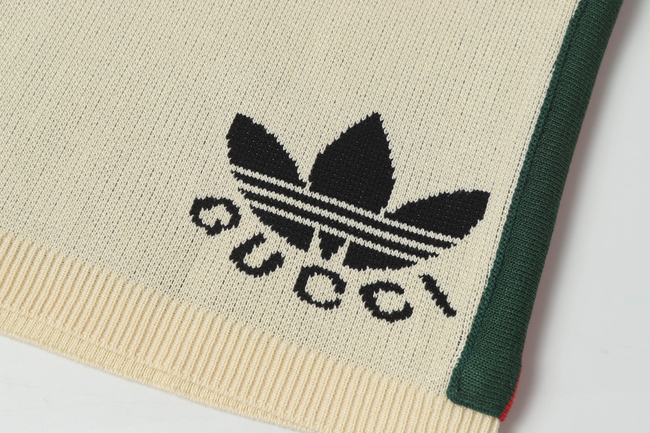 Gucci x Adidas - PANTALONCINI