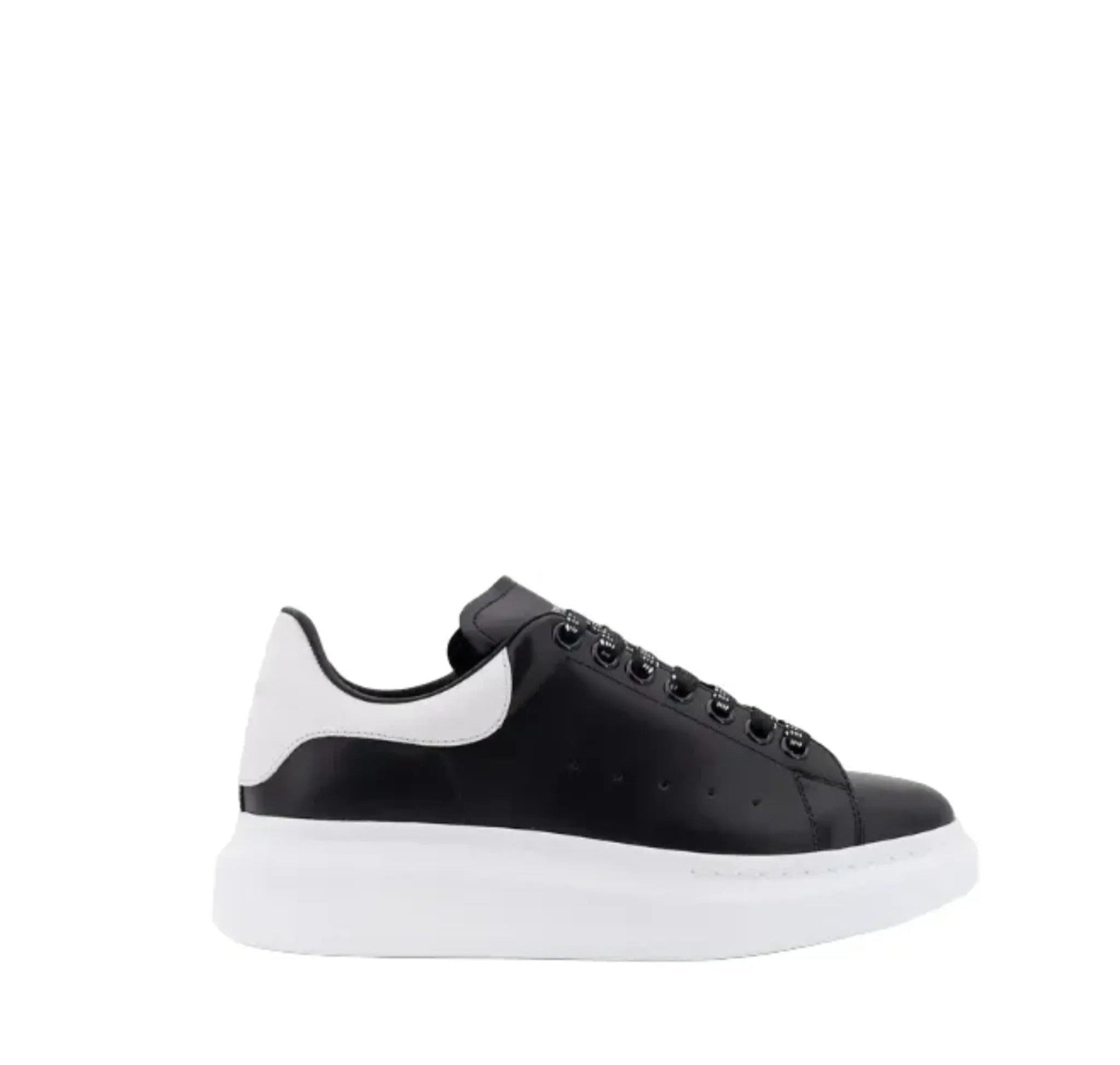 ALEXANDER McQUEEN - Sneaker Oversize Logo Silver in Nero/Bianco