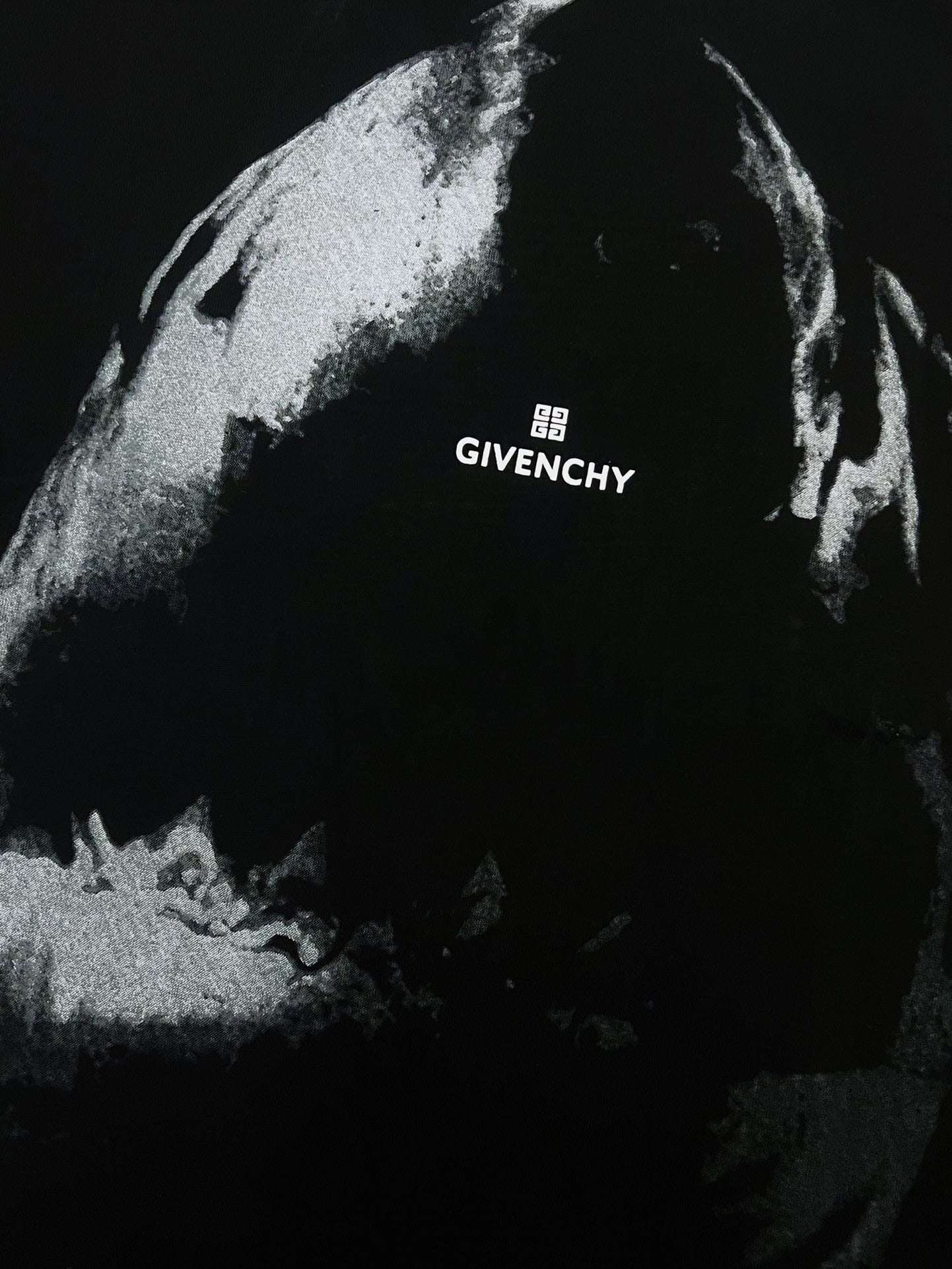 GIVENCHY PARIS 4G LOGO REVERSIBLE SCARF - BLACK / RED – SGN CLOTHING