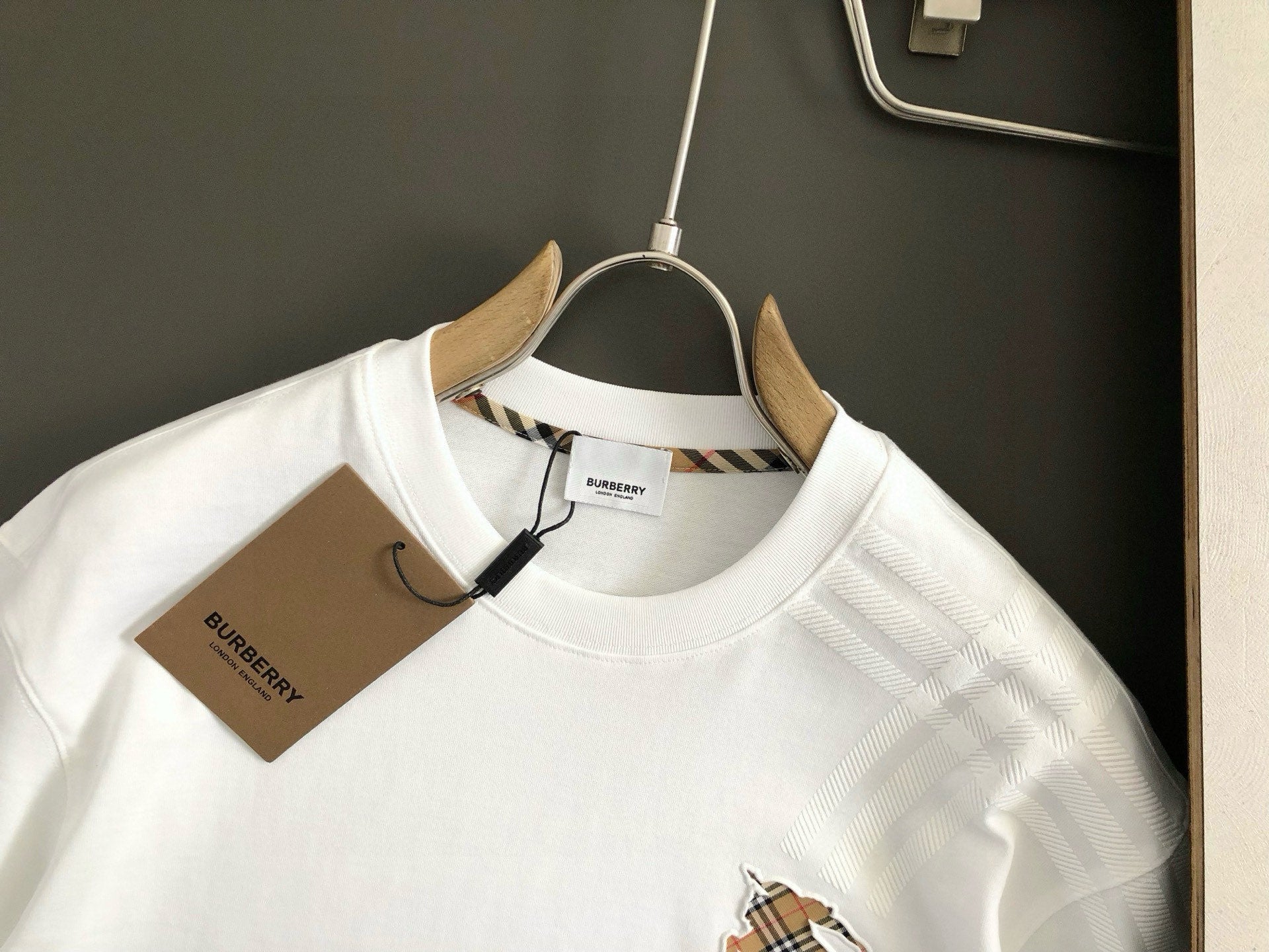 BURBERRY - T-Shirt